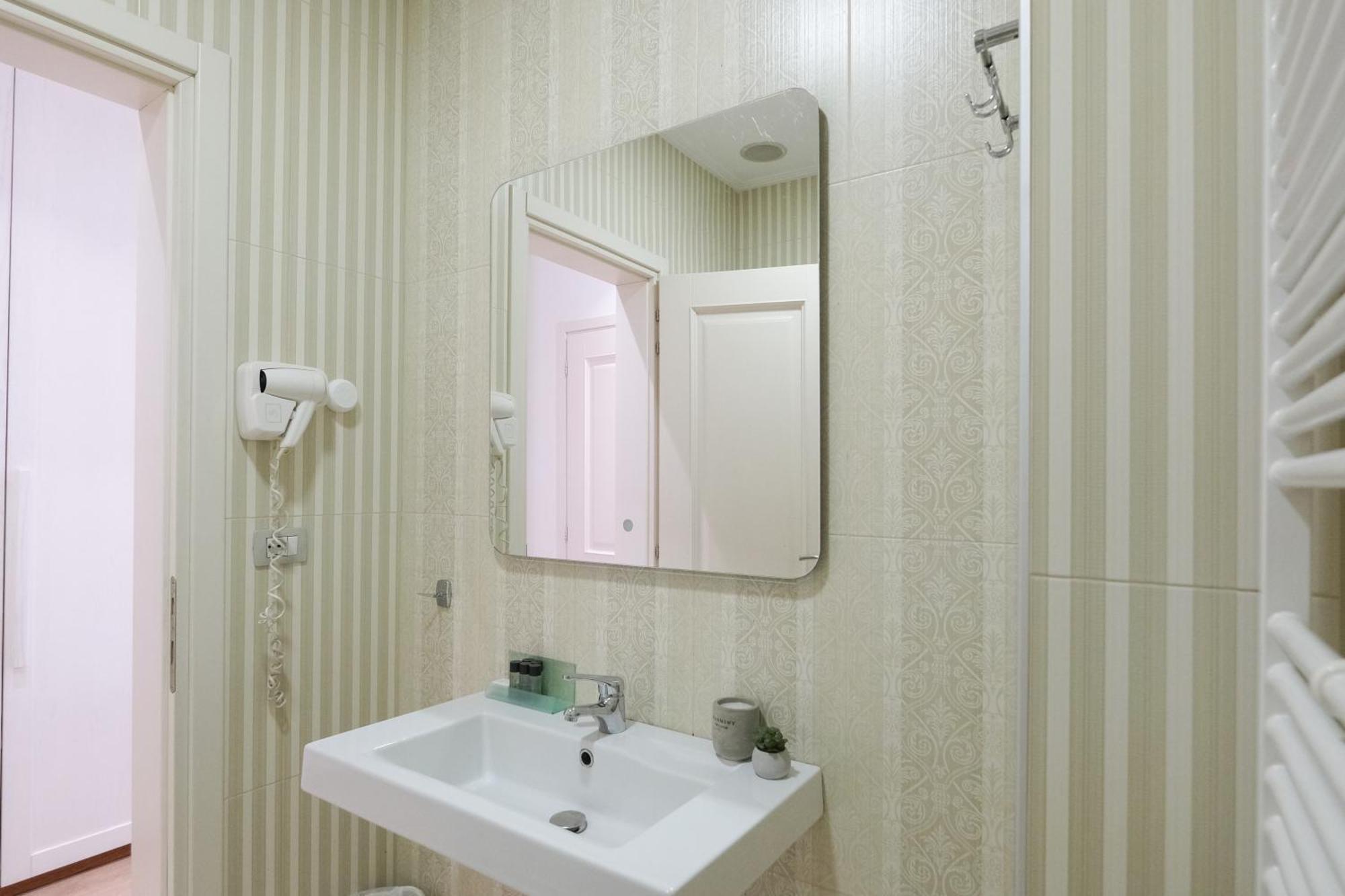 Golden City Hotel , Tirana Exterior photo